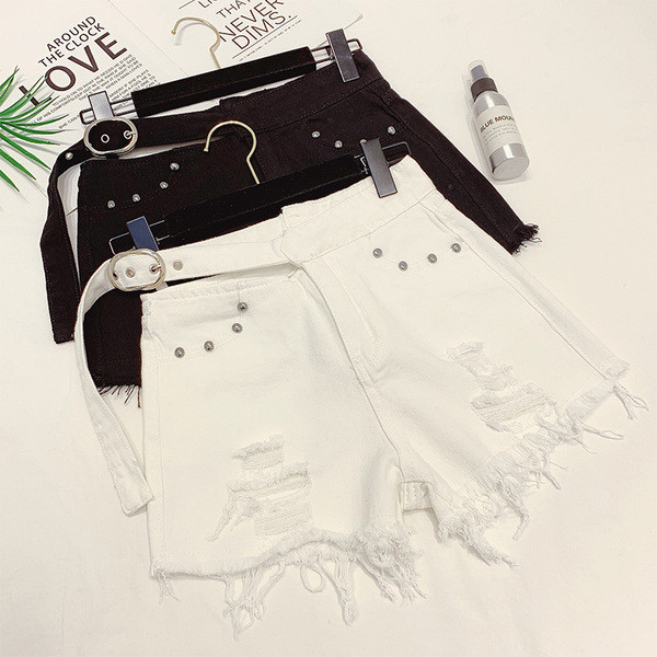 Pantaloni scurți din denim de damă în alb și negru