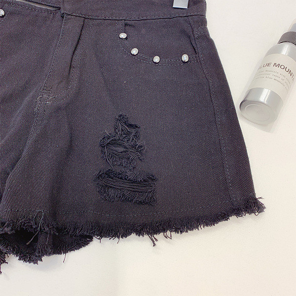 Pantaloni scurți din denim de damă în alb și negru