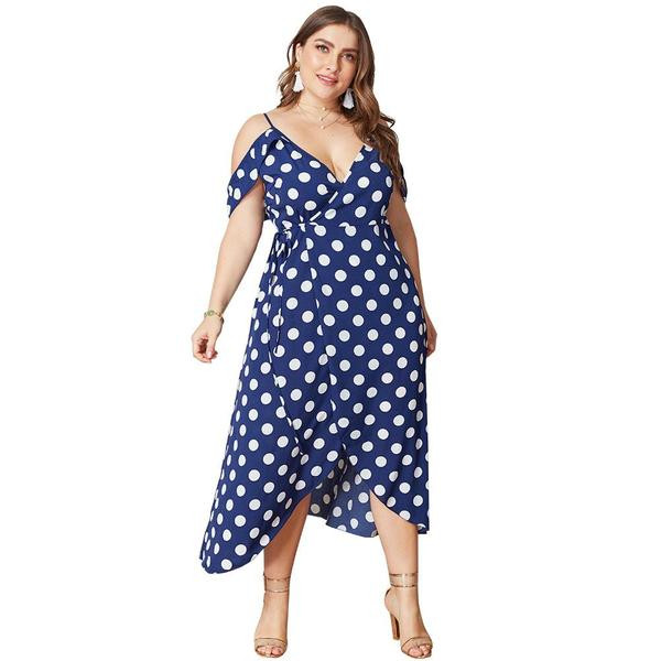 Rochie casual de dama cu umerii goi si decolteu adanc in albastru