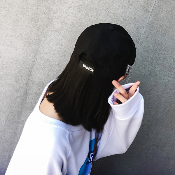 Pălărie modernă pentru bărbați și femei cu vizor în alb-negru