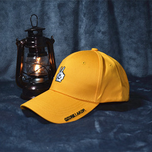 Palarie casual dama cu broderie in negru si galben