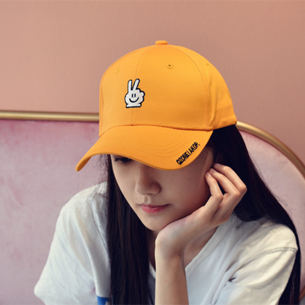 Palarie casual dama cu broderie in negru si galben