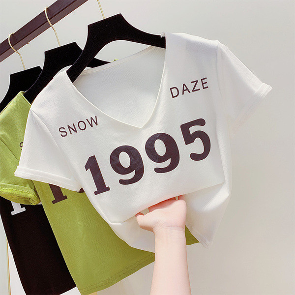 Tricou de damă cu inscripție și decolteu în V în trei culori