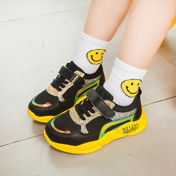 Model nou de adidasi copii in patru culori