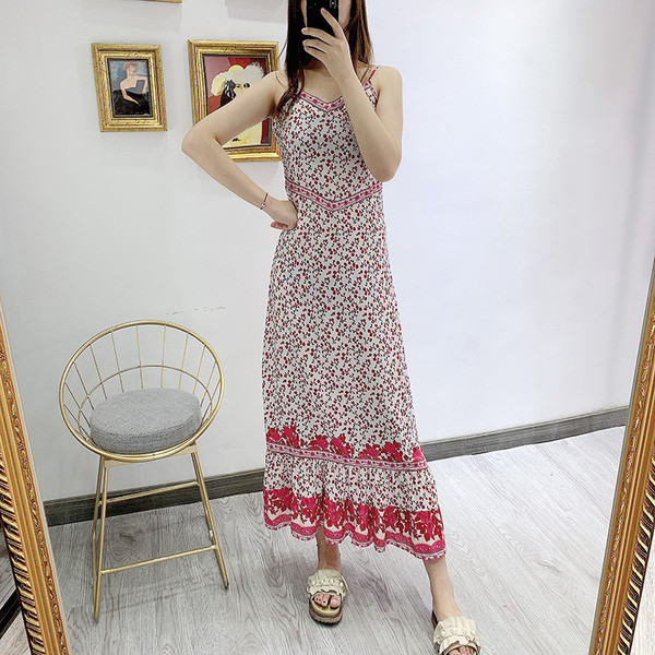 Rochie cu bretele subtiri si model floral