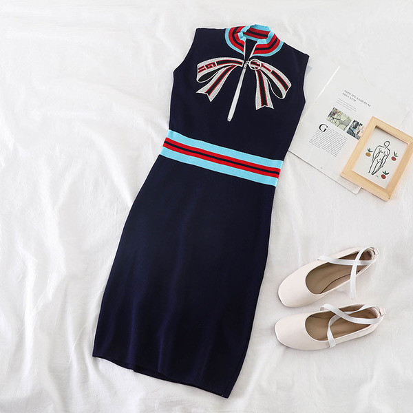 Rochie de dama eleganta Model Slim cu fermoar si broderie in negru si albastru