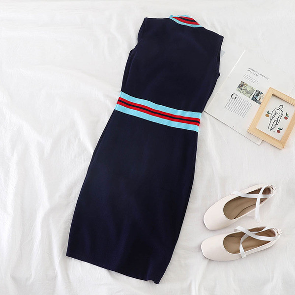 Rochie de dama eleganta Model Slim cu fermoar si broderie in negru si albastru