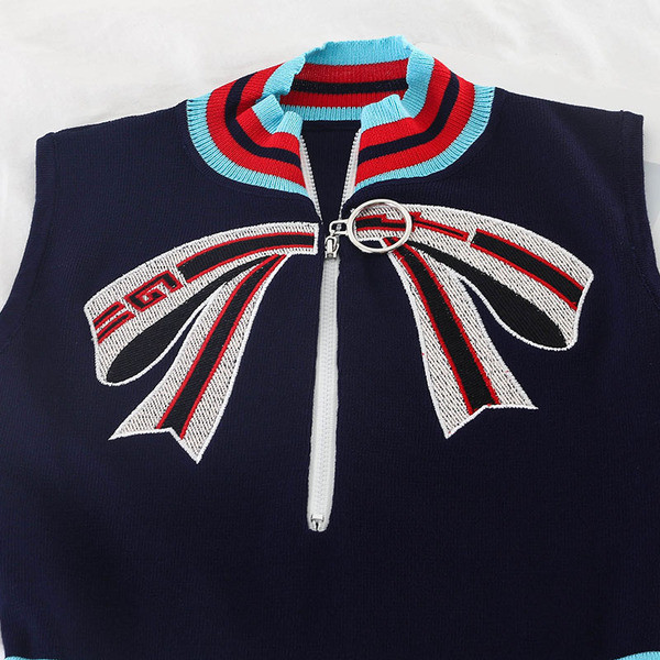 Rochie de dama eleganta Model Slim cu fermoar si broderie in negru si albastru