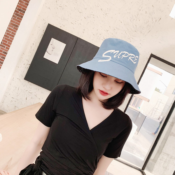 Palarie casual dama cu broderie in galben, roz si albastru