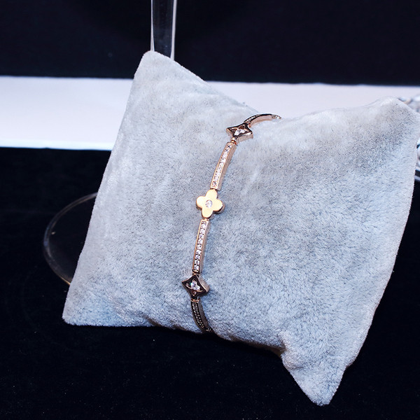 Bratara de dama actuala in doua culori cu pietre