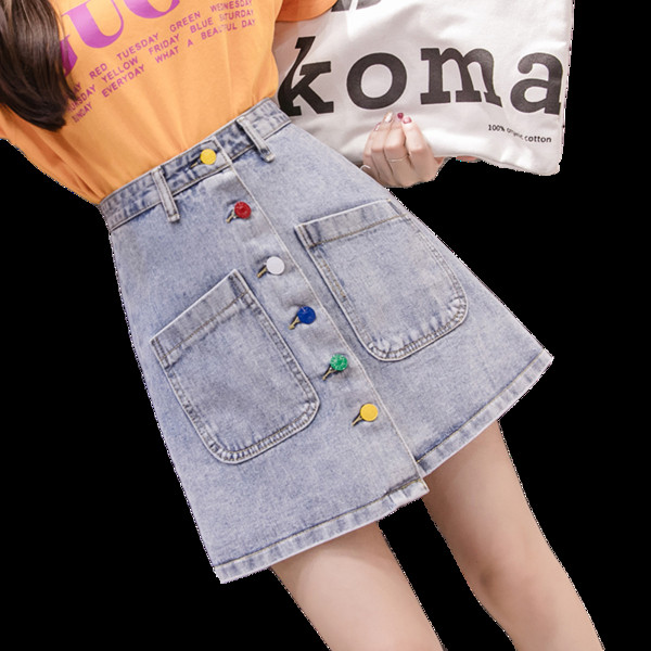 Fusta de dama din denim cu nasturi colorati de culoare deschisa