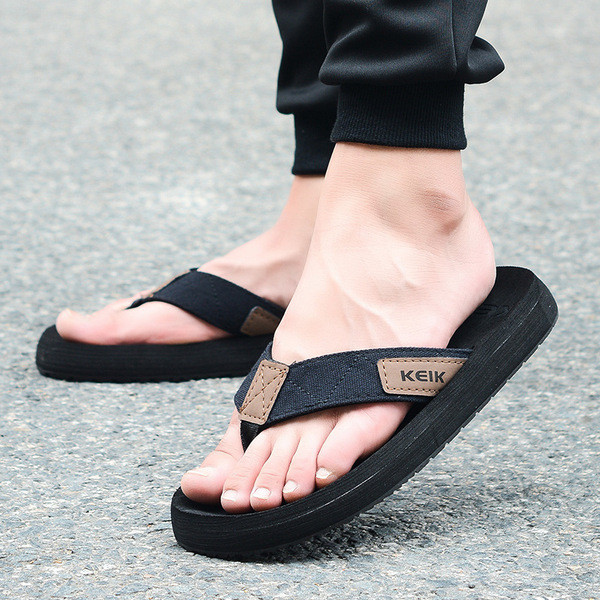 Modern, lapos talpú férfi papucs többféle színben