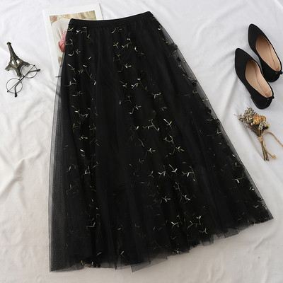 Fusta de dama actuala cu talie inalta si broderie florala in mai multe culori