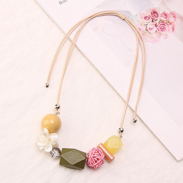 Colier de dama actual in patru culori