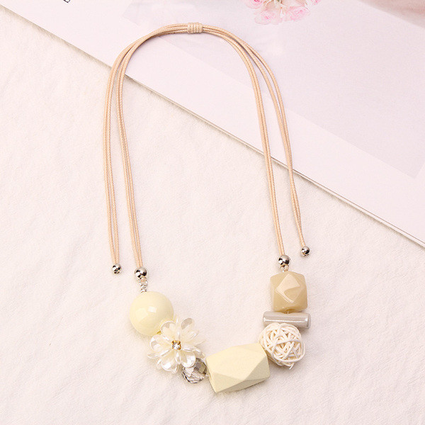 Colier de dama actual in patru culori