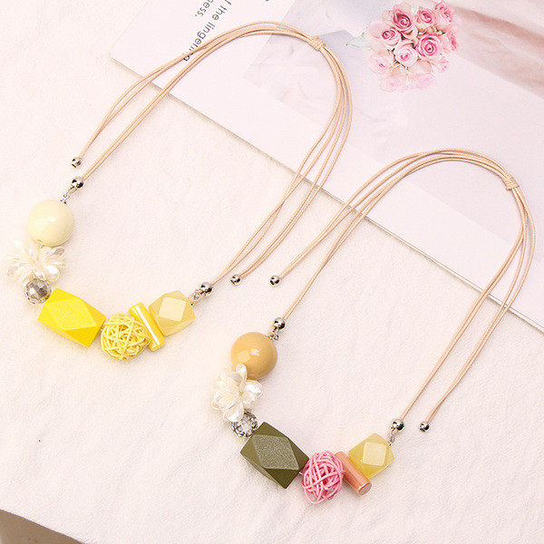 Colier de dama actual in patru culori