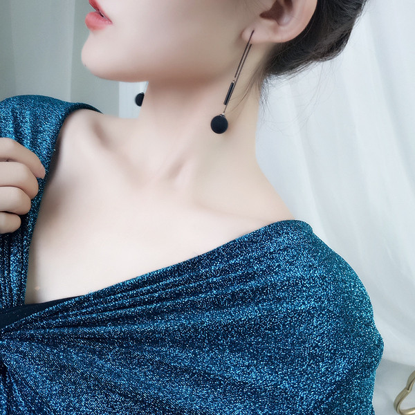 Cercei lungi de dama moderni de culoare neagra