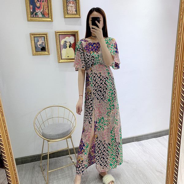 Дамска ежедневна рокля с овално деколте и широки ръкави с флорален десен