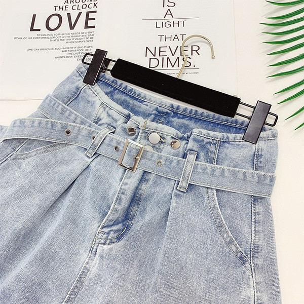 Pantaloni scurți din denim cu curea albastru