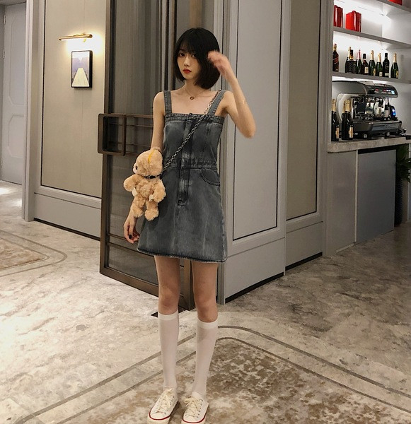 Rochie de damă din denim de culoare închisă