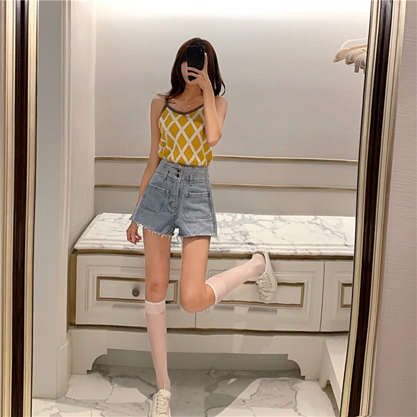 Pantaloni scurți de damă cu talie înaltă și buzunare în roz și albastru