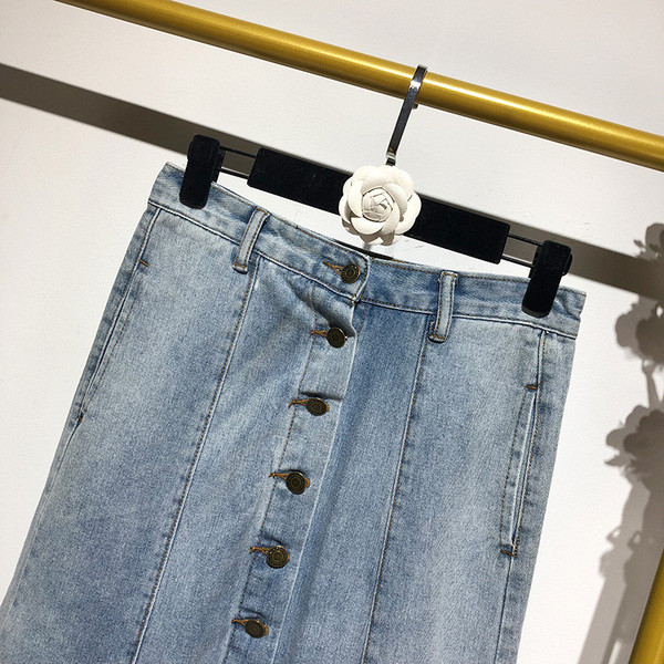 Fusta de dama din denim cu nasturi si buzunare in albastru