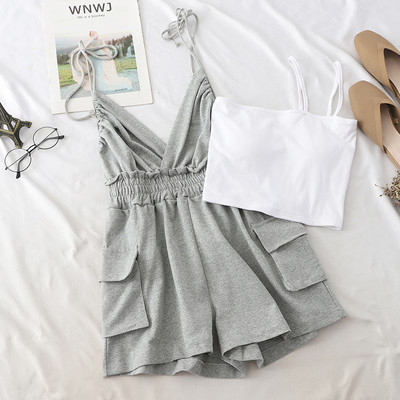 Set modern pentru femei care include salopete și maiou în mai multe culori