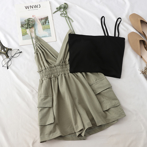 Set modern pentru femei care include salopete și maiou în mai multe culori