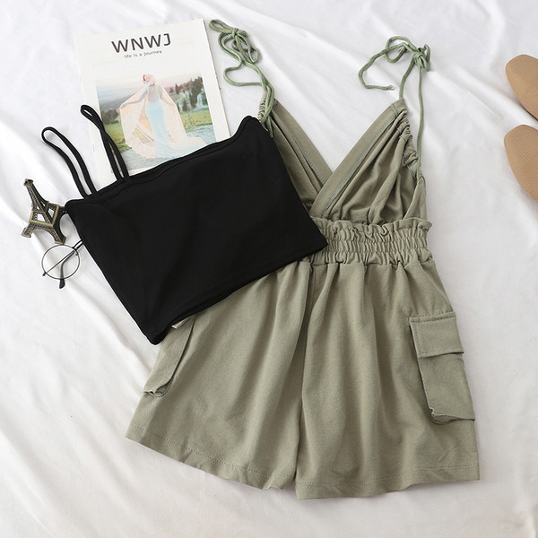 Set modern pentru femei care include salopete și maiou în mai multe culori