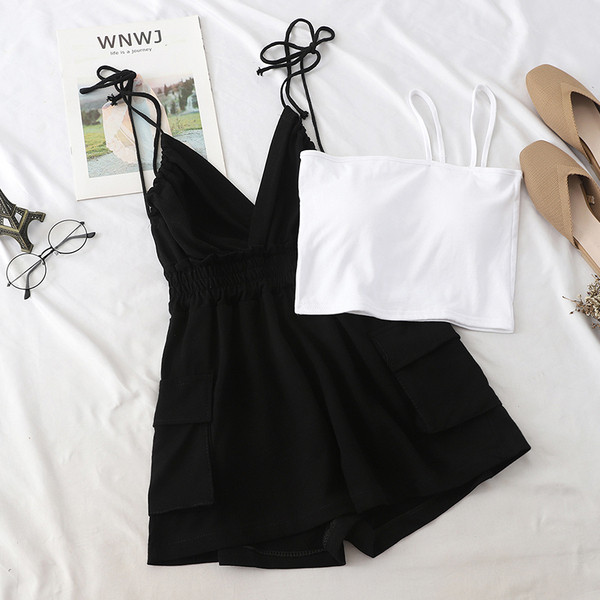 Set modern pentru femei care include salopete și maiou în mai multe culori