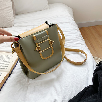 Модерна дамска чанта с метално закопчаване в няколко цвята