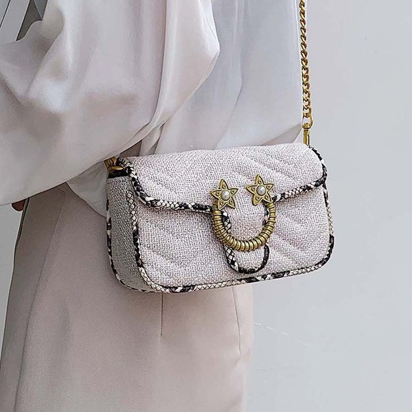 Fém díszítéssel ellátott női táska három színben