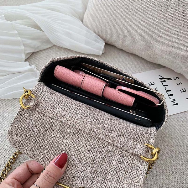 Fém díszítéssel ellátott női táska három színben