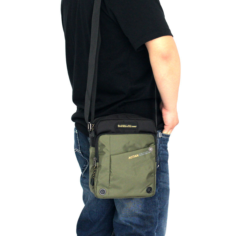 Geanta barbati model nou in patru culori cu inscriptii