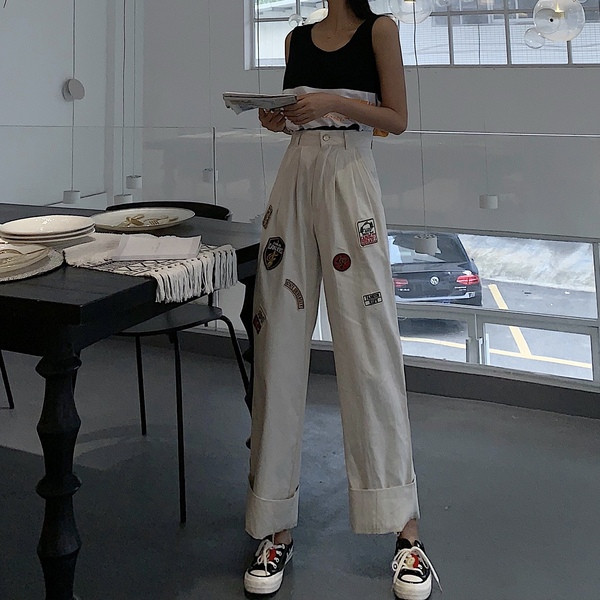 Pantaloni moderni de dama cu talie inalta si embleme