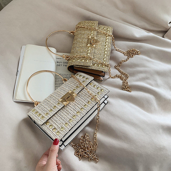 Geanta de dama eleganta cu decor metalic in doua culori