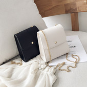 O geanta de dama moderna este un lant metalic in mai multe culori