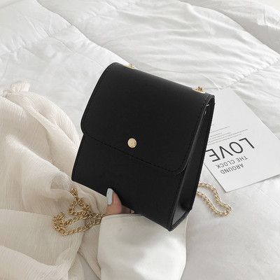 O geanta de dama moderna este un lant metalic in mai multe culori