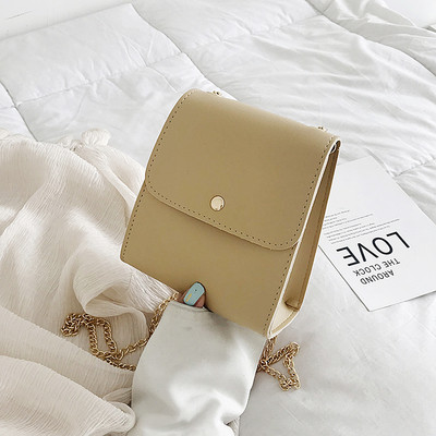 O geanta de dama moderna este un lant metalic in mai multe culori