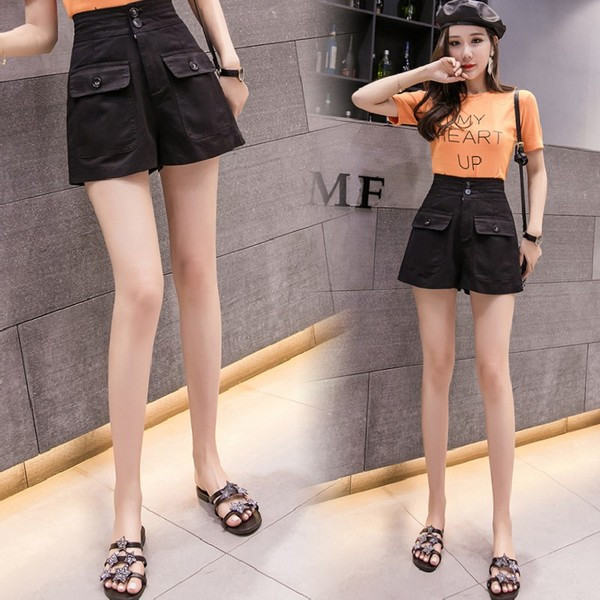 Pantaloni scurți de damă cu talie înaltă și buzunare în negru și bej