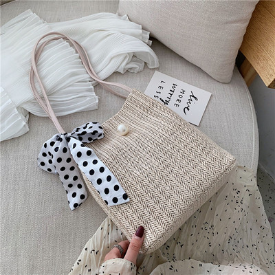 Geanta dama tricotata cu racord de decor - doua modele