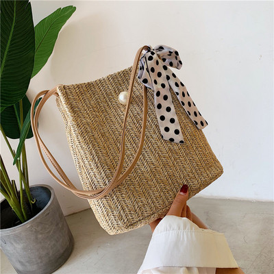 Geanta dama tricotata cu racord de decor - doua modele