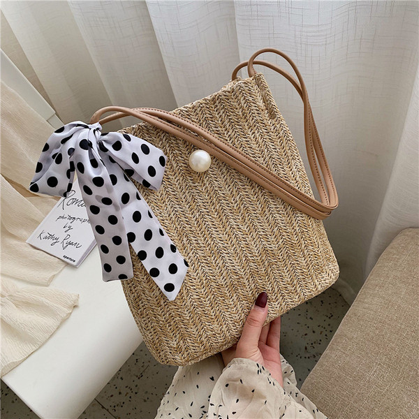 Geanta dama tricotata cu racord de decor - doua modele