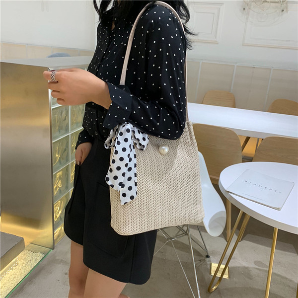 Geanta dama tricotata cu racord de decor - doua modele