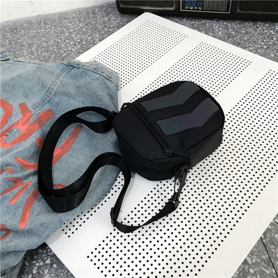 Geanta de barbati actuala in gri si negru