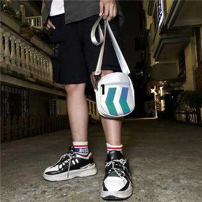 Geanta de barbati actuala in gri si negru