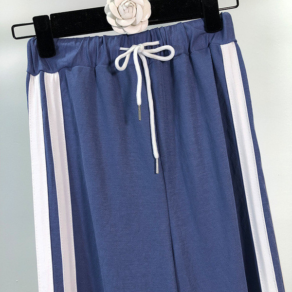 Pantaloni sport largi cu talie elastica si margini