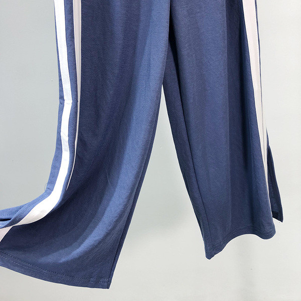 Pantaloni sport largi cu talie elastica si margini