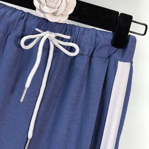 Pantaloni sport largi cu talie elastica si margini