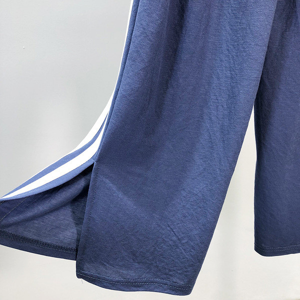 Pantaloni sport largi cu talie elastica si margini